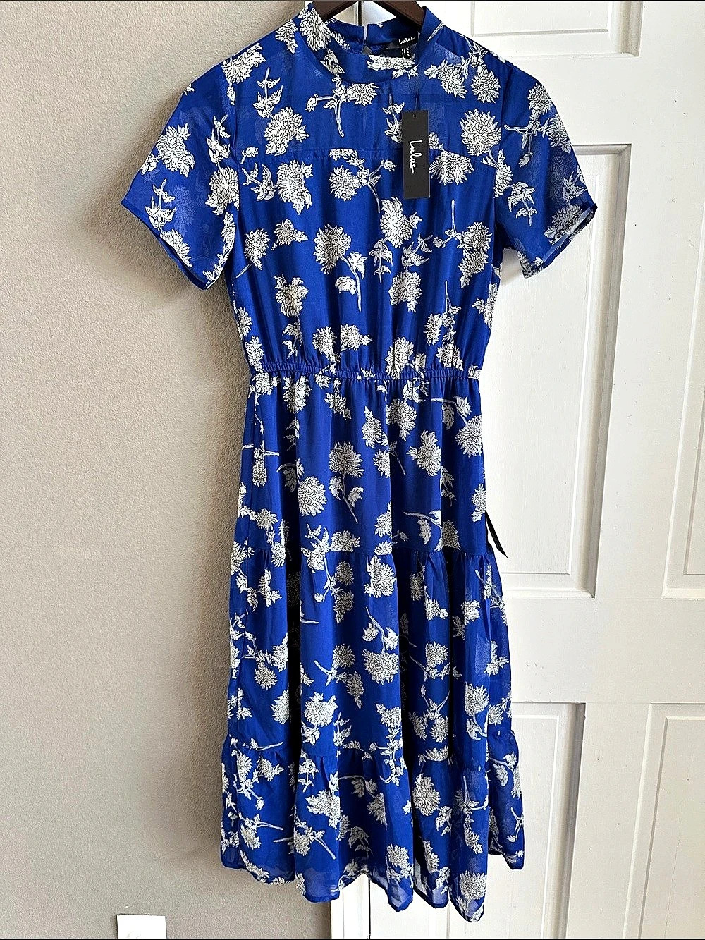 Lulus Floral Midi Dress in Blue & White Size xs